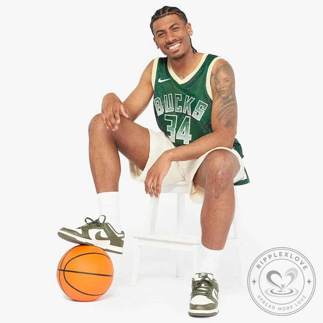 Milwaukee Bucks Green Select Series Jersey featuring Giannis Antetokounmpo 7 Milwaukee Bucks Green Select Series Jersey featuring Giannis Antetokounmpo